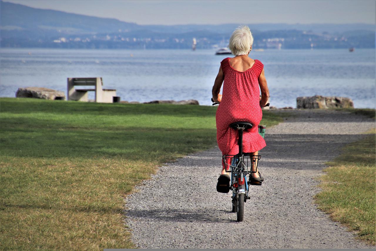 Pensionssystemet behöver höjd pensionsålder, inte fler tillägg