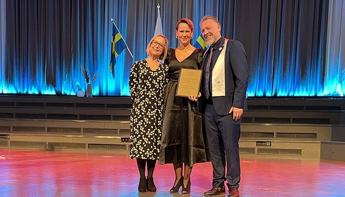 Plakettutdelning, priset tilldelas Hälsohögskolan vid Jönköping University.